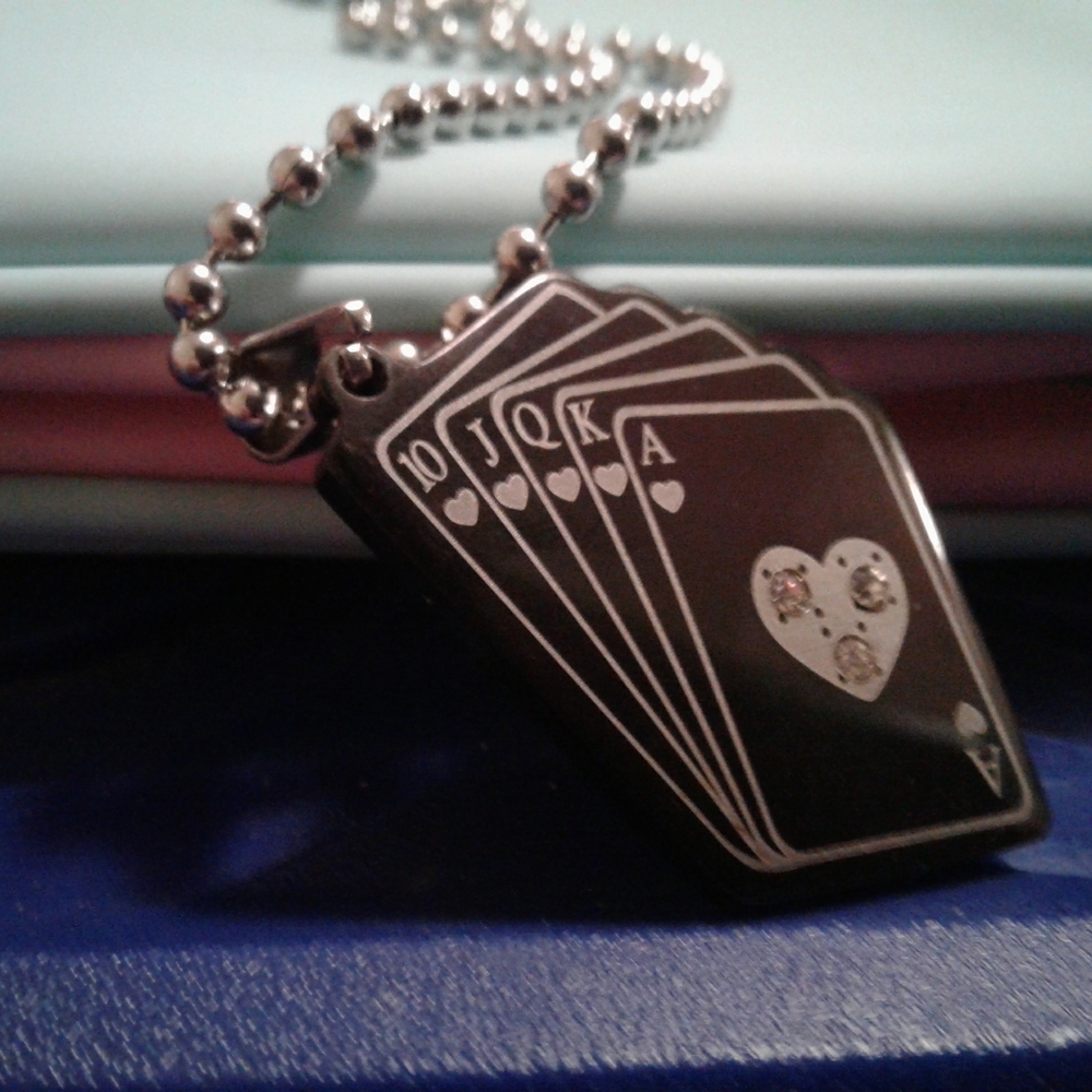 Men's card necklace. Very nice♡